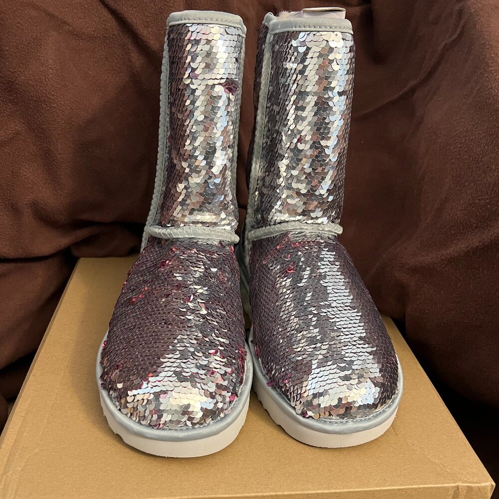 *NIB* UGGS CLASSIC SHORT SEQUIN - SILVER